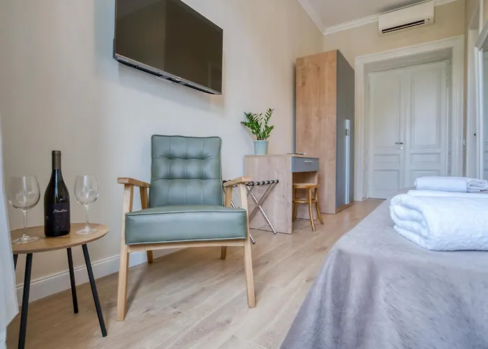 Aaa Apartments & Rooms With Free Parking